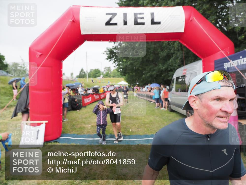 21.06.2025 - 27. Vierlanden-Triathlon MichiJ http://msf.ph/oto/8041859 15.06.2026 13:31:44 Ziel 161, 760, 799, 968 meine-sportfotos.de