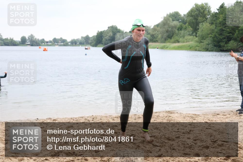 21.06.2025 - 27. Vierlanden-Triathlon Lena Gebhardt http://msf.ph/oto/8041861 15.06.2025 13:09:37 Schwimmen 1201 meine-sportfotos.de