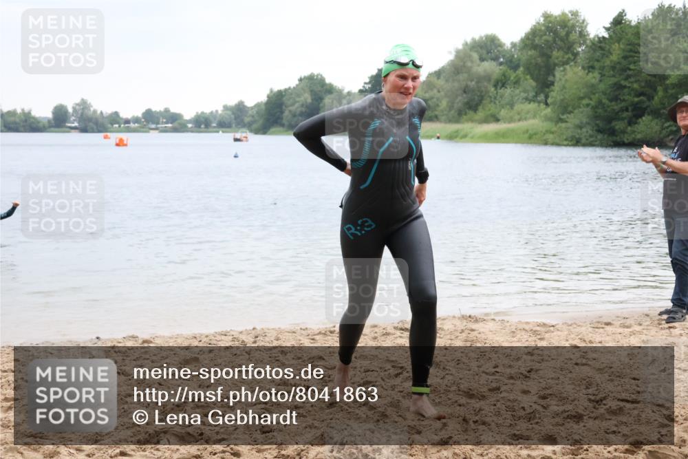 21.06.2025 - 27. Vierlanden-Triathlon Lena Gebhardt http://msf.ph/oto/8041863 15.06.2025 13:09:37 Schwimmen 1201 meine-sportfotos.de