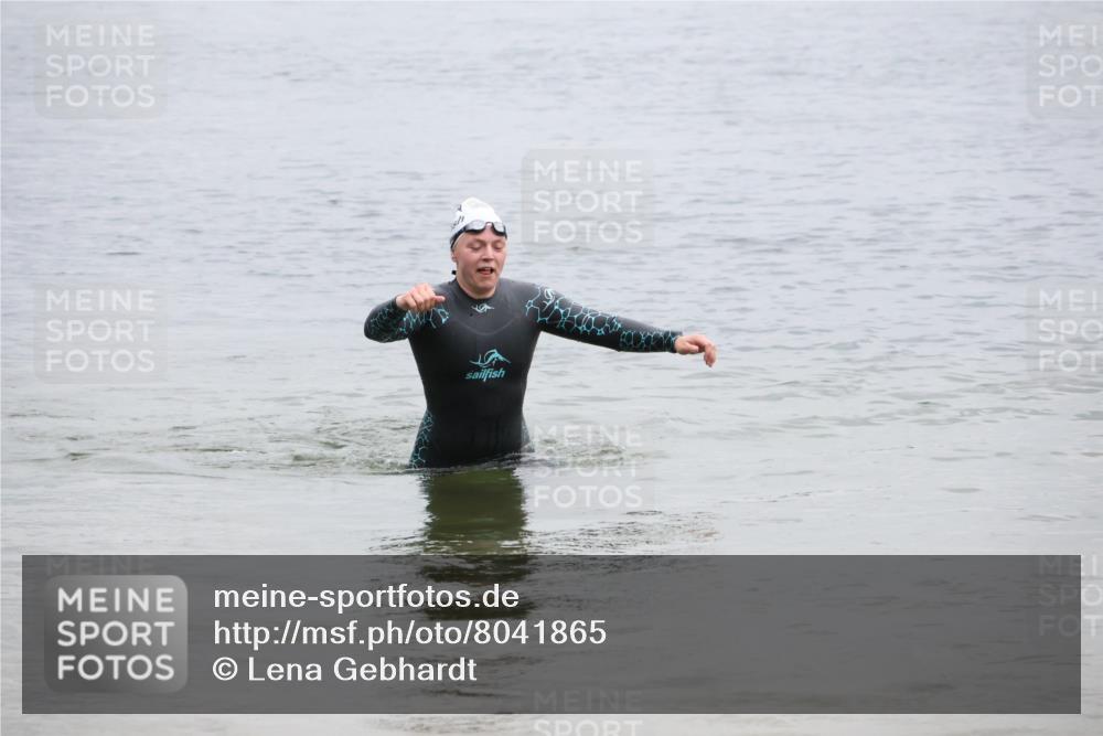 21.06.2025 - 27. Vierlanden-Triathlon Lena Gebhardt http://msf.ph/oto/8041865 15.06.2025 13:09:38 Schwimmen 1201 meine-sportfotos.de
