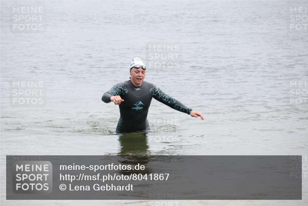 21.06.2025 - 27. Vierlanden-Triathlon Lena Gebhardt http://msf.ph/oto/8041867 15.06.2025 13:09:38 Schwimmen 1201 meine-sportfotos.de