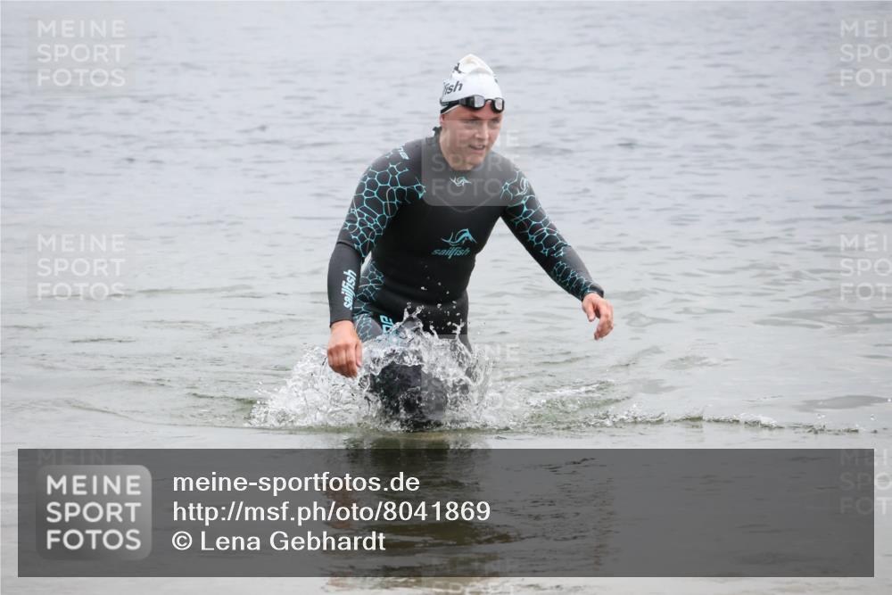 21.06.2025 - 27. Vierlanden-Triathlon Lena Gebhardt http://msf.ph/oto/8041869 15.06.2025 13:09:40 Schwimmen 1201 meine-sportfotos.de