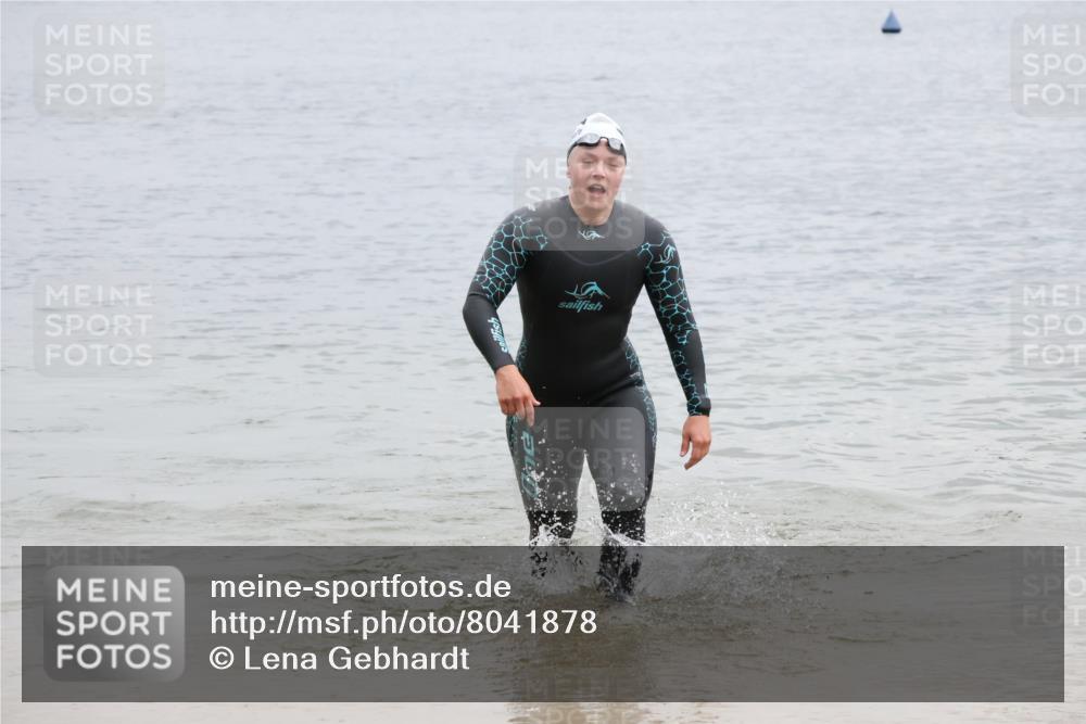 21.06.2025 - 27. Vierlanden-Triathlon Lena Gebhardt http://msf.ph/oto/8041878 15.06.2025 13:09:43 Schwimmen 1201, 1213 meine-sportfotos.de