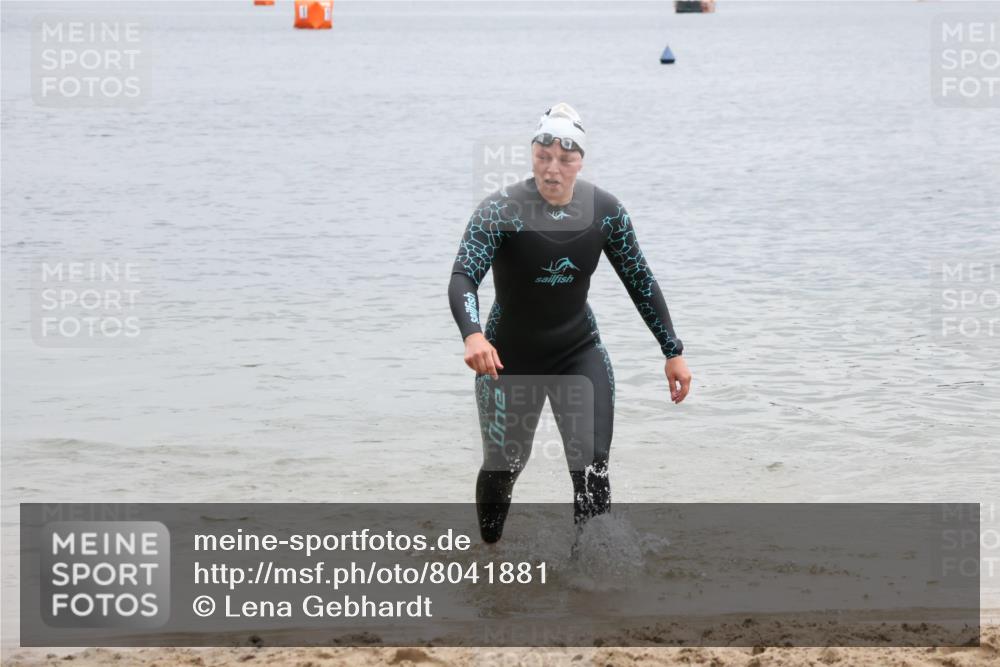 21.06.2025 - 27. Vierlanden-Triathlon Lena Gebhardt http://msf.ph/oto/8041881 15.06.2025 13:09:45 Schwimmen 1201, 1213 meine-sportfotos.de
