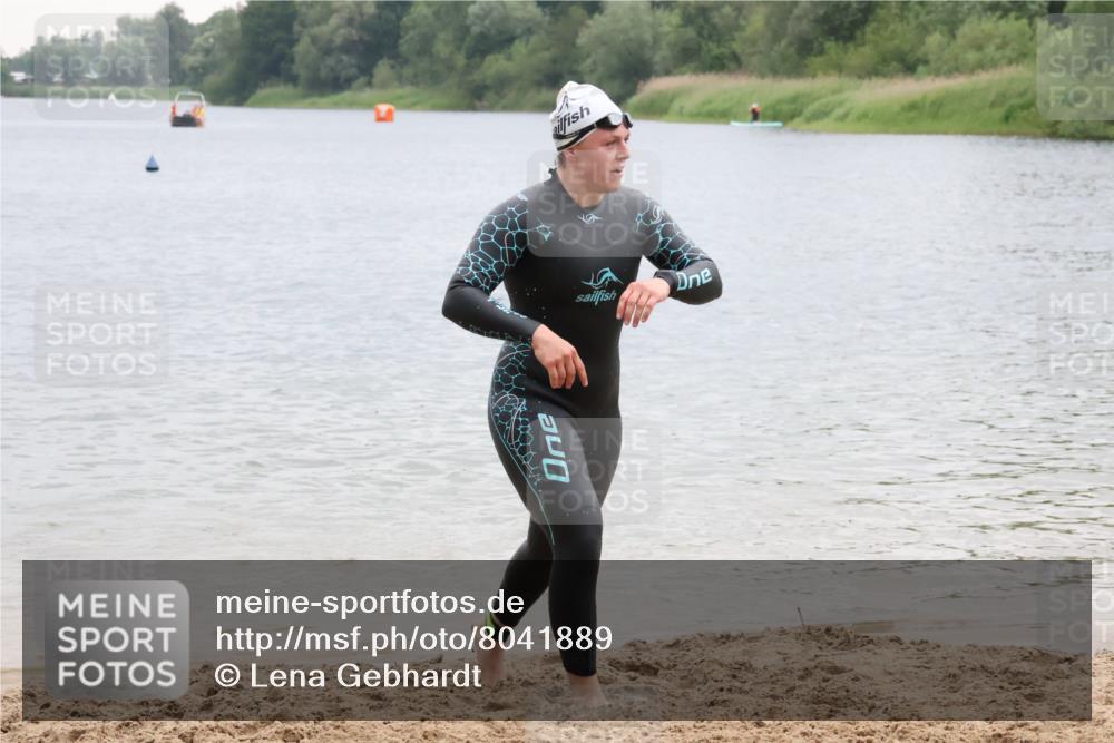 21.06.2025 - 27. Vierlanden-Triathlon Lena Gebhardt http://msf.ph/oto/8041889 15.06.2025 13:09:47 Schwimmen 1201, 1213 meine-sportfotos.de