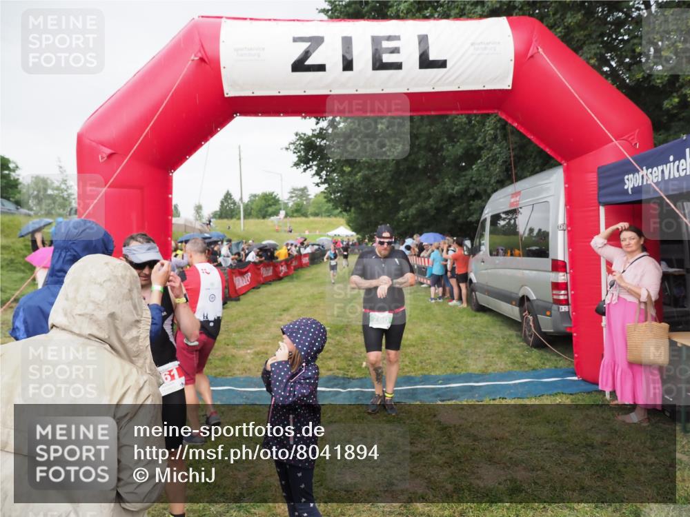 21.06.2025 - 27. Vierlanden-Triathlon MichiJ http://msf.ph/oto/8041894 15.06.2026 13:31:49 Ziel 161, 731, 760 meine-sportfotos.de