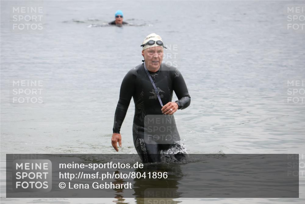 21.06.2025 - 27. Vierlanden-Triathlon Lena Gebhardt http://msf.ph/oto/8041896 15.06.2025 13:10:22 Schwimmen 1223 meine-sportfotos.de