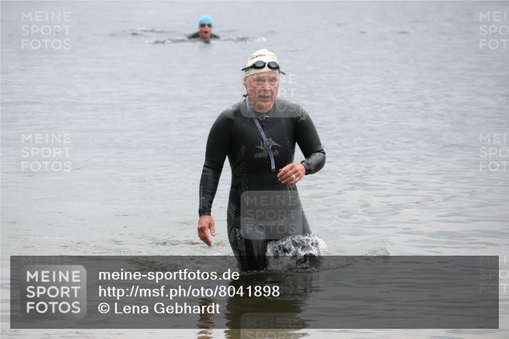 21.06.2025 - 27. Vierlanden-Triathlon Lena Gebhardt http://msf.ph/oto/8041898 15.06.2025 13:10:22 Schwimmen 1223 meine-sportfotos.de