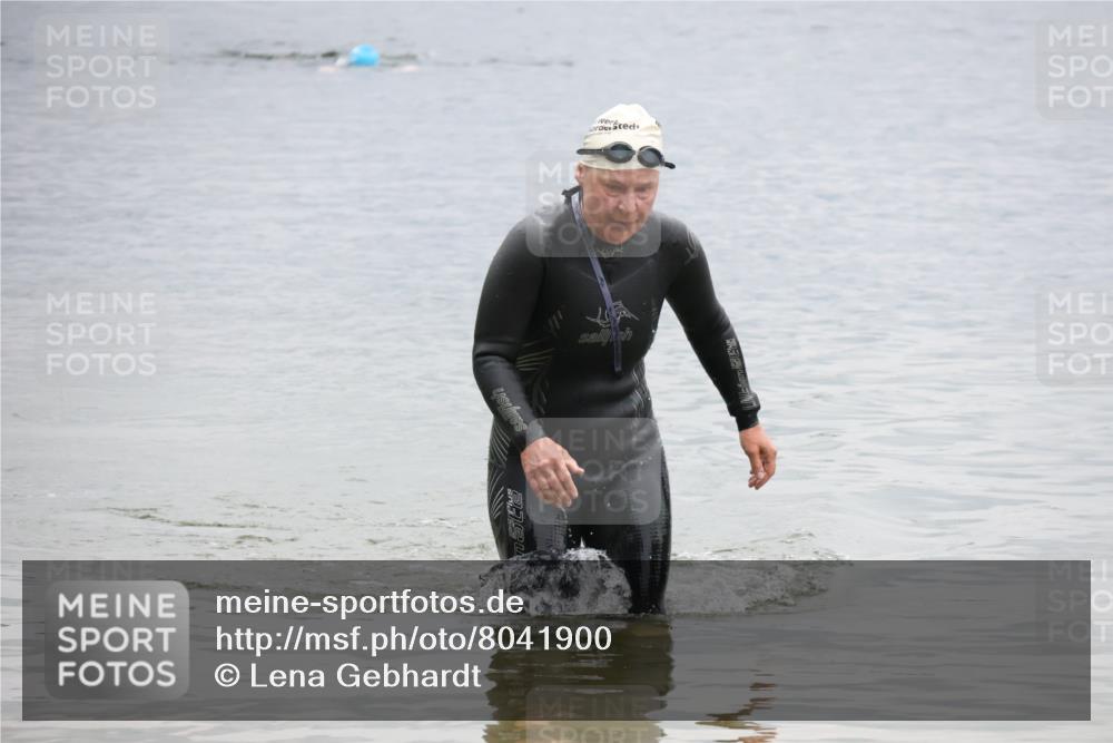 21.06.2025 - 27. Vierlanden-Triathlon Lena Gebhardt http://msf.ph/oto/8041900 15.06.2025 13:10:23 Schwimmen 1223 meine-sportfotos.de