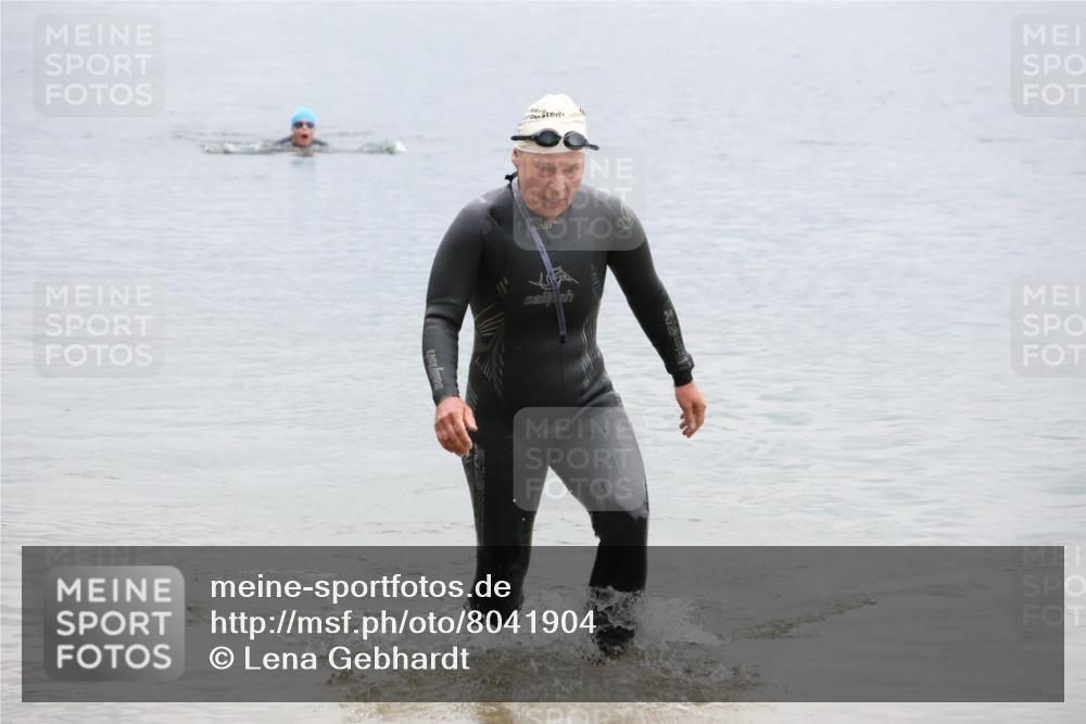 21.06.2025 - 27. Vierlanden-Triathlon Lena Gebhardt http://msf.ph/oto/8041904 15.06.2025 13:10:25 Schwimmen 1223 meine-sportfotos.de