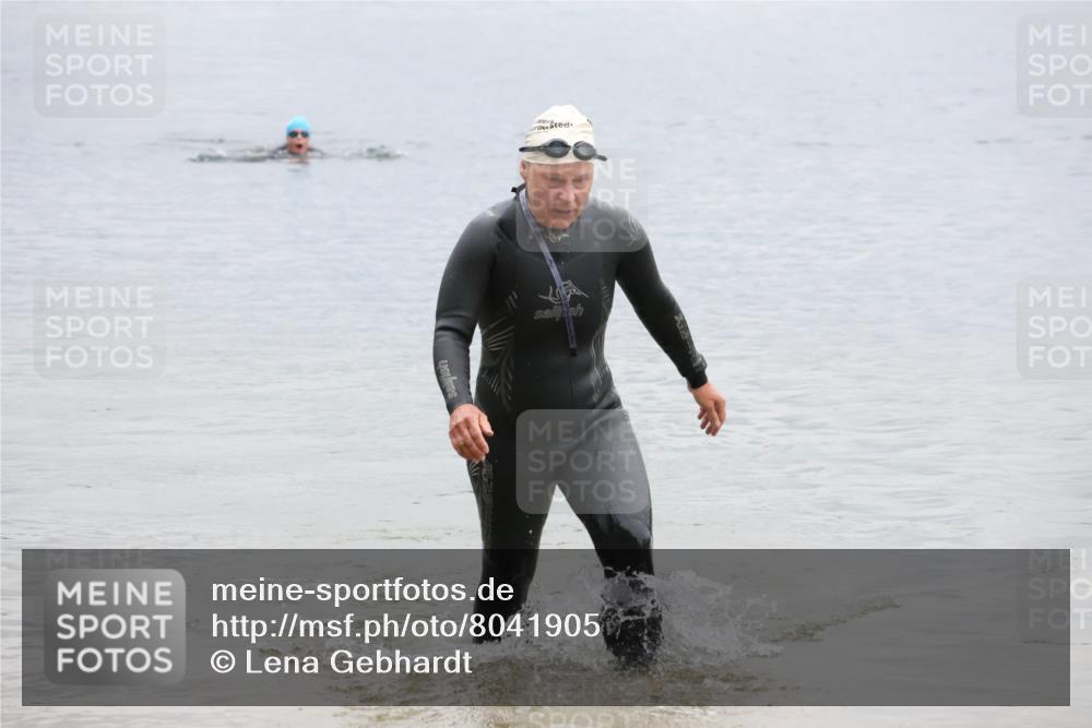 21.06.2025 - 27. Vierlanden-Triathlon Lena Gebhardt http://msf.ph/oto/8041905 15.06.2025 13:10:25 Schwimmen 1223 meine-sportfotos.de