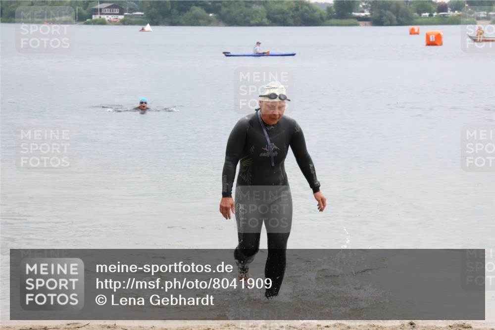 21.06.2025 - 27. Vierlanden-Triathlon Lena Gebhardt http://msf.ph/oto/8041909 15.06.2025 13:10:26 Schwimmen 1223 meine-sportfotos.de