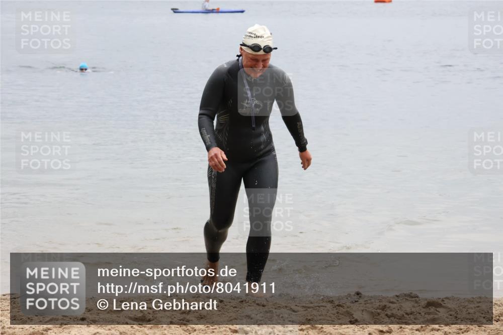21.06.2025 - 27. Vierlanden-Triathlon Lena Gebhardt http://msf.ph/oto/8041911 15.06.2025 13:10:27 Schwimmen 1223 meine-sportfotos.de