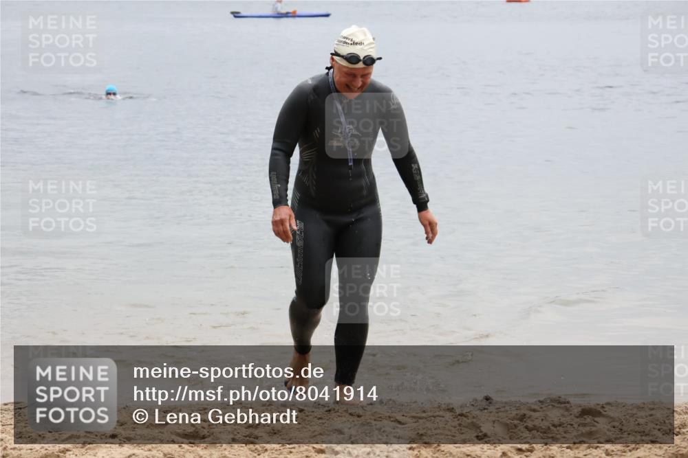 21.06.2025 - 27. Vierlanden-Triathlon Lena Gebhardt http://msf.ph/oto/8041914 15.06.2025 13:10:27 Schwimmen 1223 meine-sportfotos.de