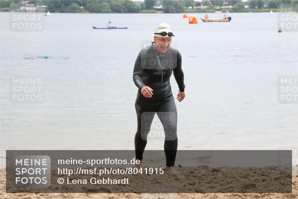 21.06.2025 - 27. Vierlanden-Triathlon Lena Gebhardt http://msf.ph/oto/8041915 15.06.2025 13:10:28 Schwimmen 1223 meine-sportfotos.de