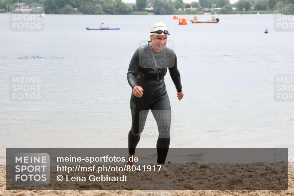 21.06.2025 - 27. Vierlanden-Triathlon Lena Gebhardt http://msf.ph/oto/8041917 15.06.2025 13:10:28 Schwimmen 1223 meine-sportfotos.de