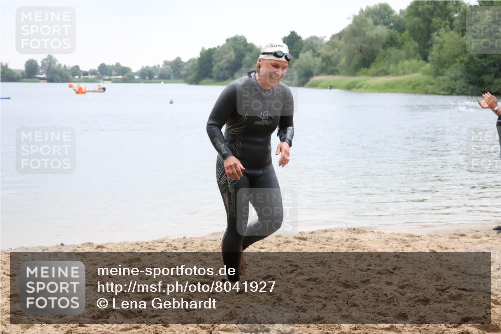 21.06.2025 - 27. Vierlanden-Triathlon Lena Gebhardt http://msf.ph/oto/8041927 15.06.2025 13:10:30 Schwimmen 1223 meine-sportfotos.de