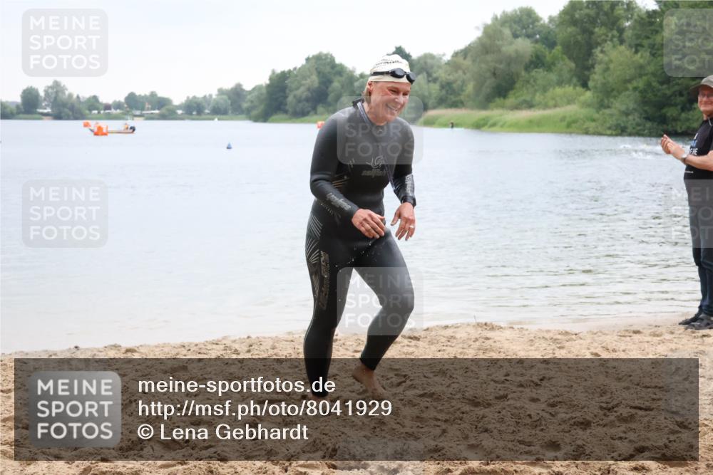 21.06.2025 - 27. Vierlanden-Triathlon Lena Gebhardt http://msf.ph/oto/8041929 15.06.2025 13:10:30 Schwimmen 1223 meine-sportfotos.de