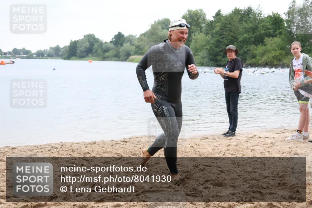 21.06.2025 - 27. Vierlanden-Triathlon Lena Gebhardt http://msf.ph/oto/8041930 15.06.2025 13:10:31 Schwimmen 1223 meine-sportfotos.de