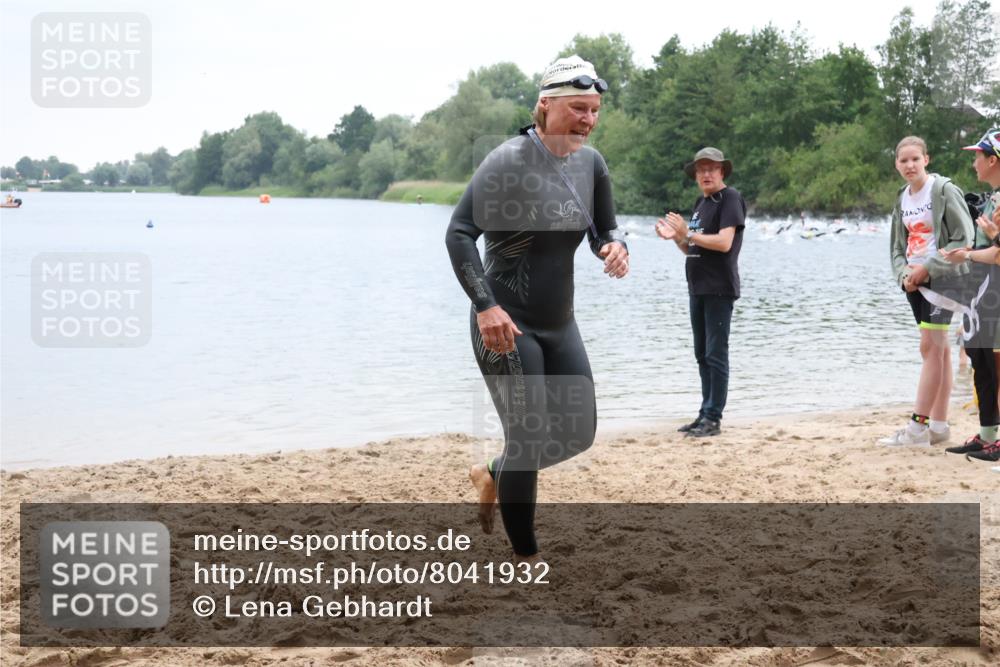 21.06.2025 - 27. Vierlanden-Triathlon Lena Gebhardt http://msf.ph/oto/8041932 15.06.2025 13:10:31 Schwimmen 1223 meine-sportfotos.de