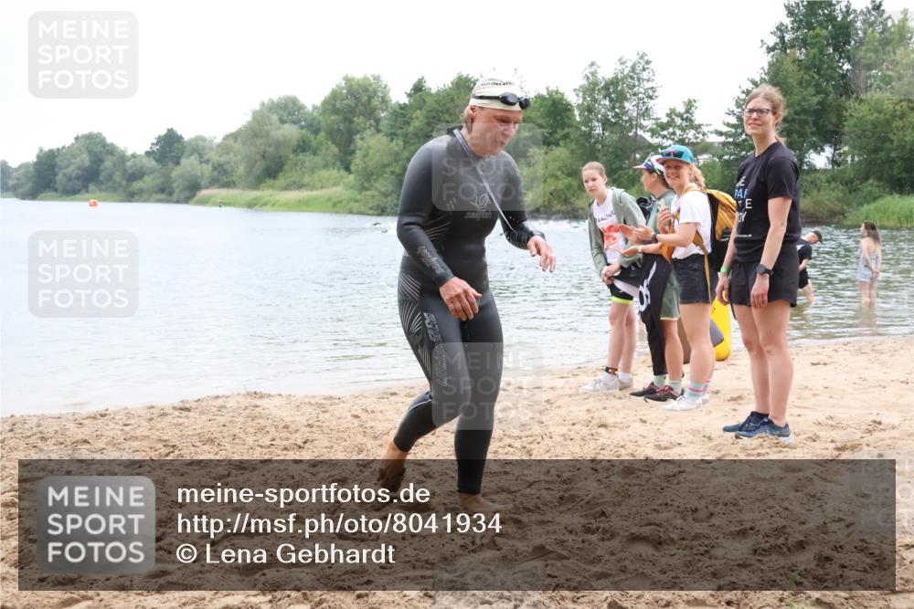 21.06.2025 - 27. Vierlanden-Triathlon Lena Gebhardt http://msf.ph/oto/8041934 15.06.2025 13:10:31 Schwimmen 1223 meine-sportfotos.de