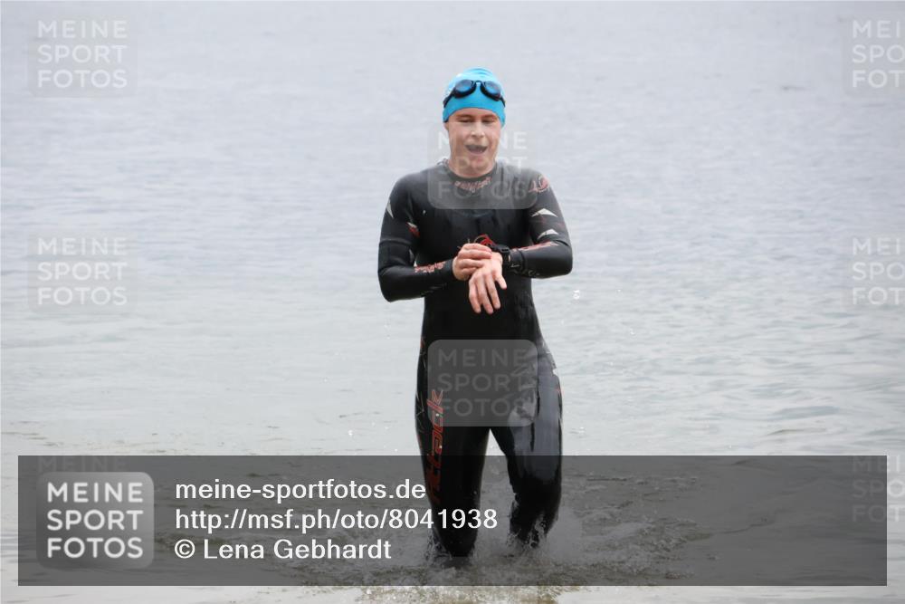 21.06.2025 - 27. Vierlanden-Triathlon Lena Gebhardt http://msf.ph/oto/8041938 15.06.2025 13:10:58 Schwimmen 1179 meine-sportfotos.de