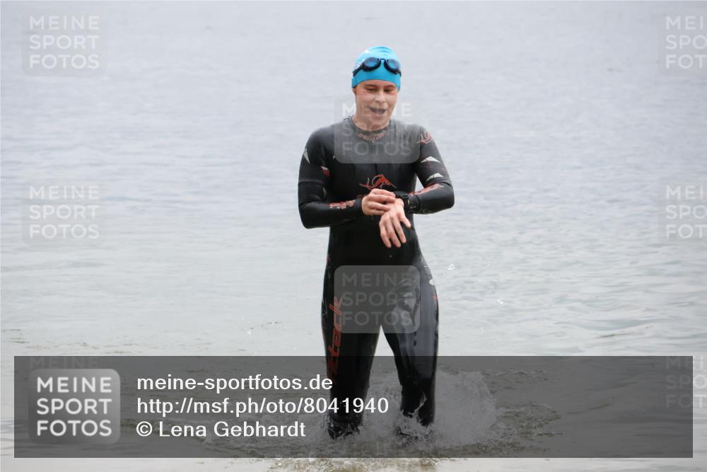 21.06.2025 - 27. Vierlanden-Triathlon Lena Gebhardt http://msf.ph/oto/8041940 15.06.2025 13:10:58 Schwimmen 1179 meine-sportfotos.de