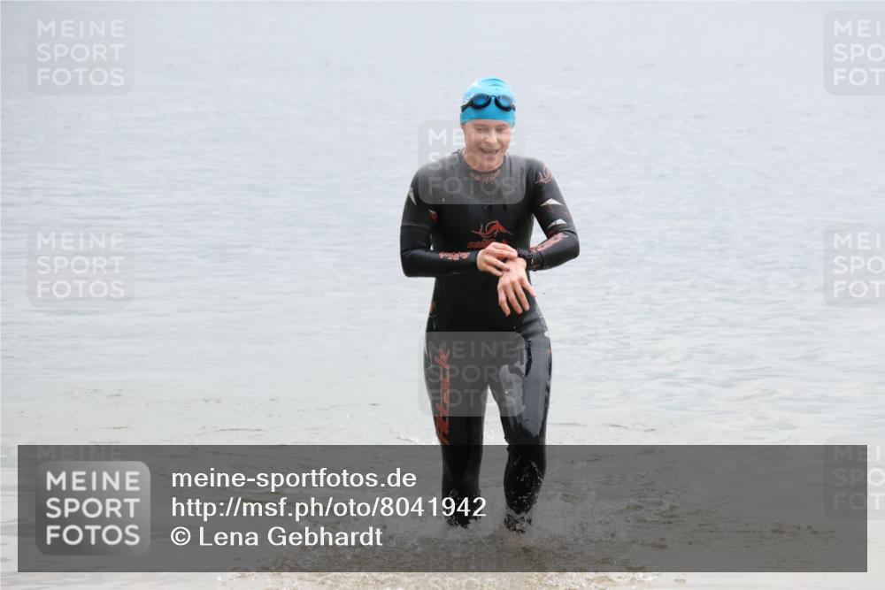 21.06.2025 - 27. Vierlanden-Triathlon Lena Gebhardt http://msf.ph/oto/8041942 15.06.2025 13:10:58 Schwimmen 1179 meine-sportfotos.de