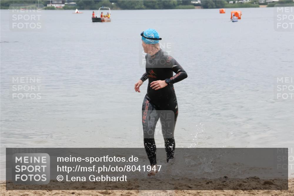 21.06.2025 - 27. Vierlanden-Triathlon Lena Gebhardt http://msf.ph/oto/8041947 15.06.2025 13:11:00 Schwimmen 1179 meine-sportfotos.de