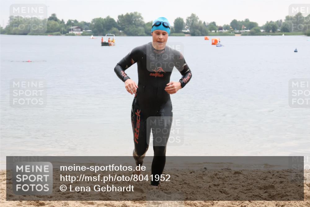 21.06.2025 - 27. Vierlanden-Triathlon Lena Gebhardt http://msf.ph/oto/8041952 15.06.2025 13:11:01 Schwimmen 1179 meine-sportfotos.de