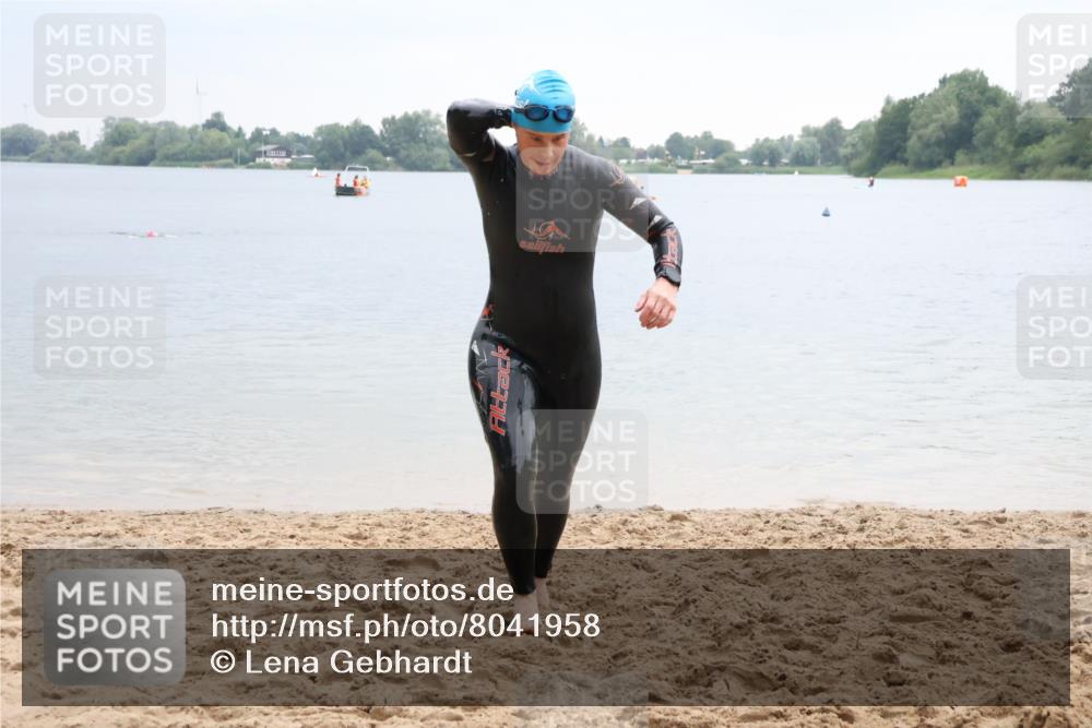 21.06.2025 - 27. Vierlanden-Triathlon Lena Gebhardt http://msf.ph/oto/8041958 15.06.2025 13:11:02 Schwimmen 1179 meine-sportfotos.de