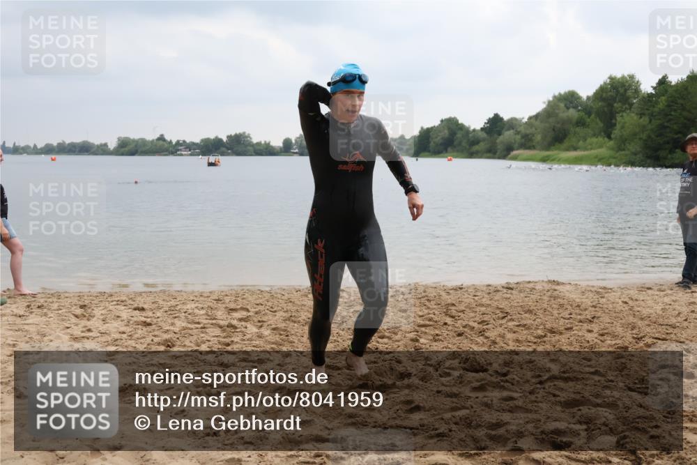 21.06.2025 - 27. Vierlanden-Triathlon Lena Gebhardt http://msf.ph/oto/8041959 15.06.2025 13:11:03 Schwimmen 1179 meine-sportfotos.de