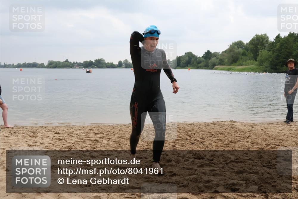 21.06.2025 - 27. Vierlanden-Triathlon Lena Gebhardt http://msf.ph/oto/8041961 15.06.2025 13:11:03 Schwimmen 1179 meine-sportfotos.de