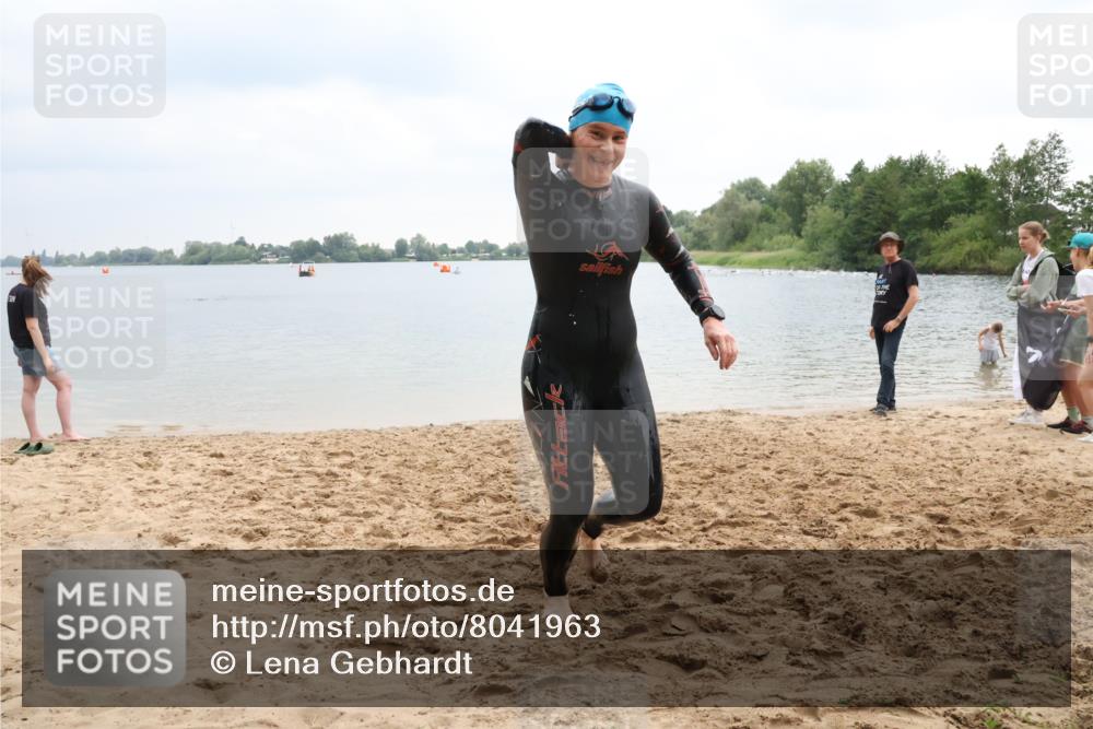 21.06.2025 - 27. Vierlanden-Triathlon Lena Gebhardt http://msf.ph/oto/8041963 15.06.2025 13:11:03 Schwimmen 1179 meine-sportfotos.de
