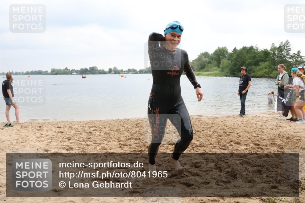 21.06.2025 - 27. Vierlanden-Triathlon Lena Gebhardt http://msf.ph/oto/8041965 15.06.2025 13:11:04 Schwimmen 1179 meine-sportfotos.de