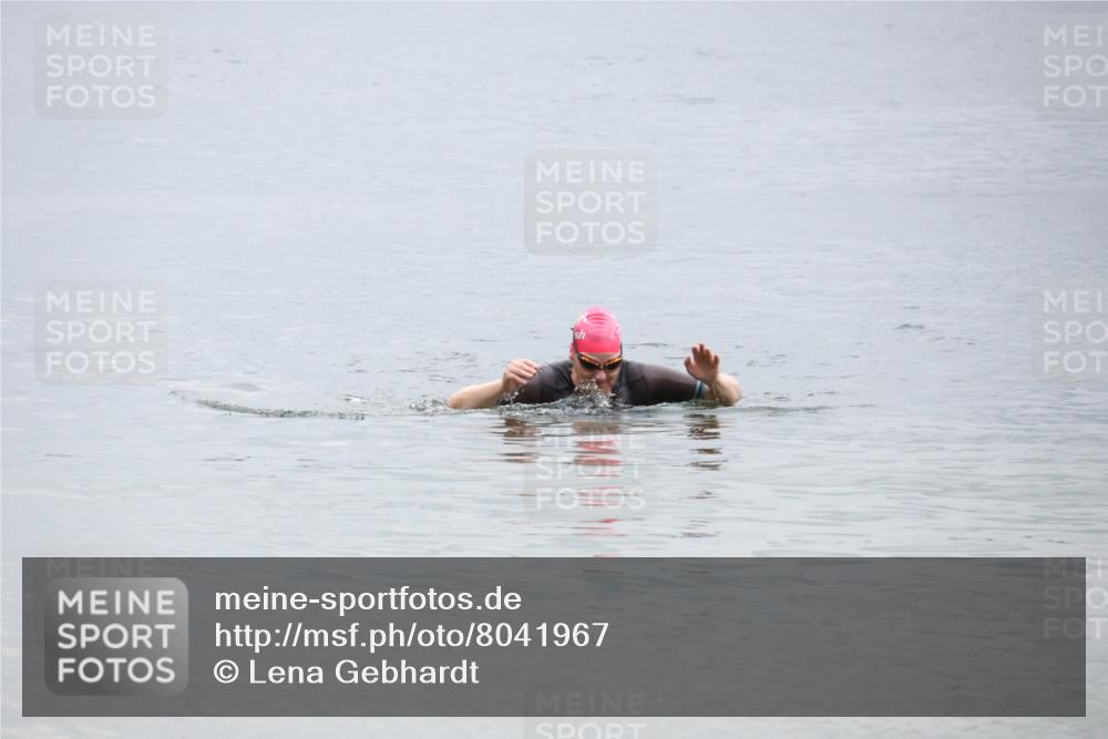 21.06.2025 - 27. Vierlanden-Triathlon Lena Gebhardt http://msf.ph/oto/8041967 15.06.2025 13:11:48 Schwimmen  meine-sportfotos.de