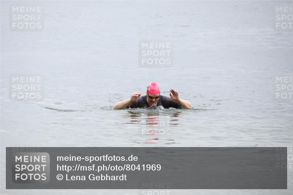 21.06.2025 - 27. Vierlanden-Triathlon Lena Gebhardt http://msf.ph/oto/8041969 15.06.2025 13:11:48 Schwimmen  meine-sportfotos.de