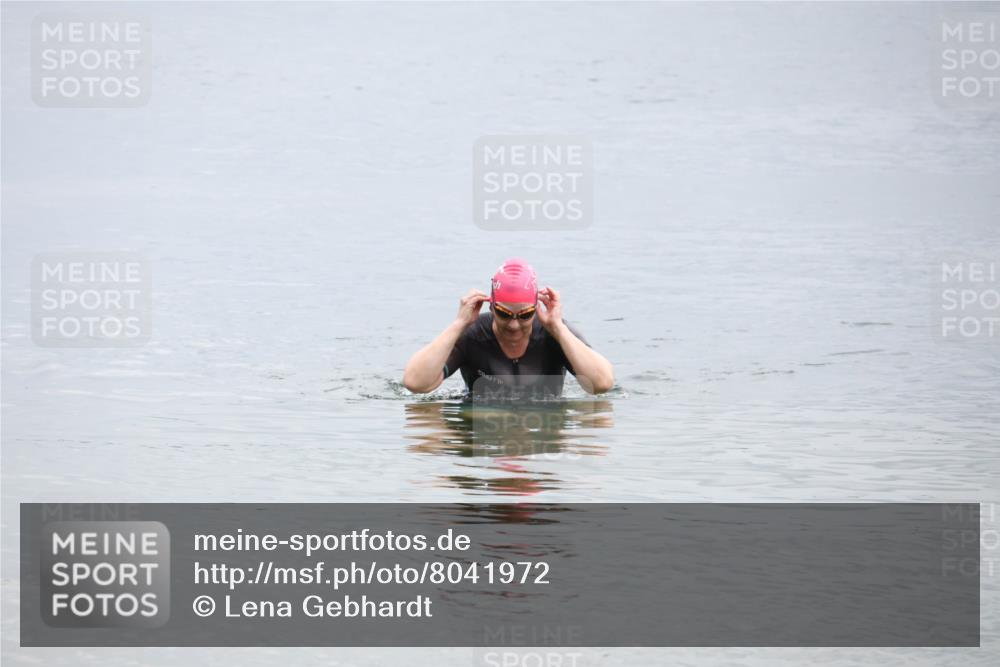 21.06.2025 - 27. Vierlanden-Triathlon Lena Gebhardt http://msf.ph/oto/8041972 15.06.2025 13:11:49 Schwimmen  meine-sportfotos.de