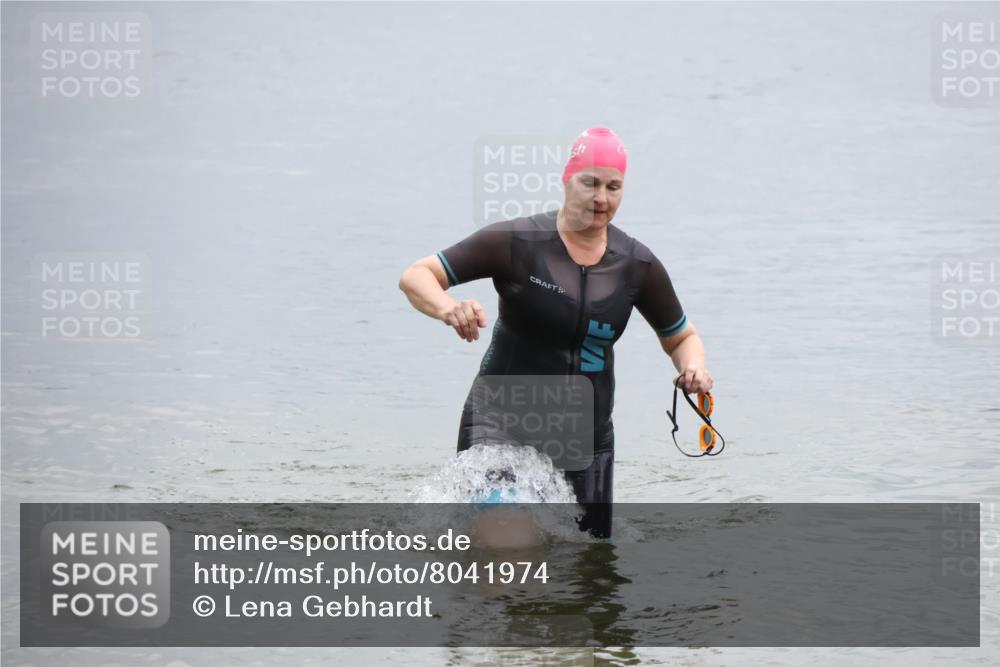 21.06.2025 - 27. Vierlanden-Triathlon Lena Gebhardt http://msf.ph/oto/8041974 15.06.2025 13:11:54 Schwimmen 1224 meine-sportfotos.de