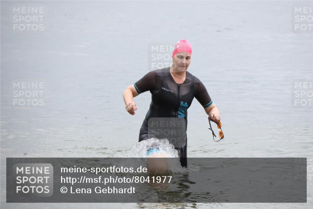 21.06.2025 - 27. Vierlanden-Triathlon Lena Gebhardt http://msf.ph/oto/8041977 15.06.2025 13:11:55 Schwimmen 1224 meine-sportfotos.de
