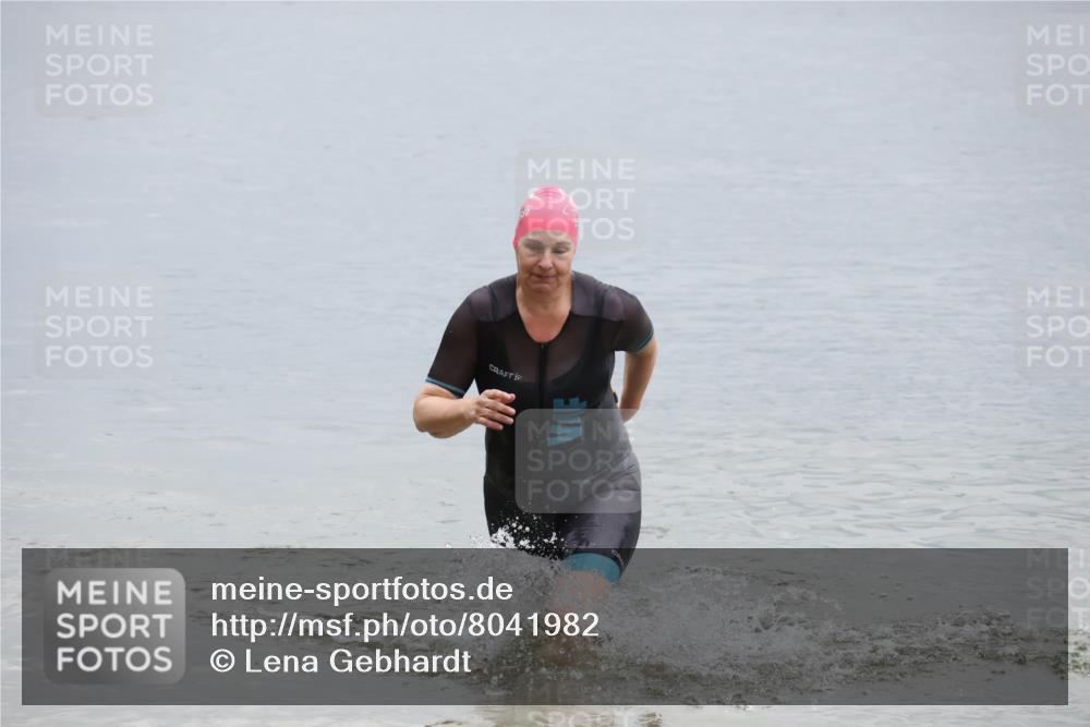 21.06.2025 - 27. Vierlanden-Triathlon Lena Gebhardt http://msf.ph/oto/8041982 15.06.2025 13:11:57 Schwimmen 1224 meine-sportfotos.de