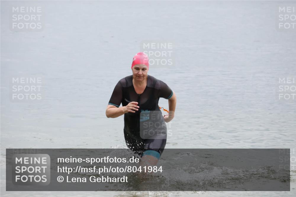 21.06.2025 - 27. Vierlanden-Triathlon Lena Gebhardt http://msf.ph/oto/8041984 15.06.2025 13:11:57 Schwimmen 1224 meine-sportfotos.de