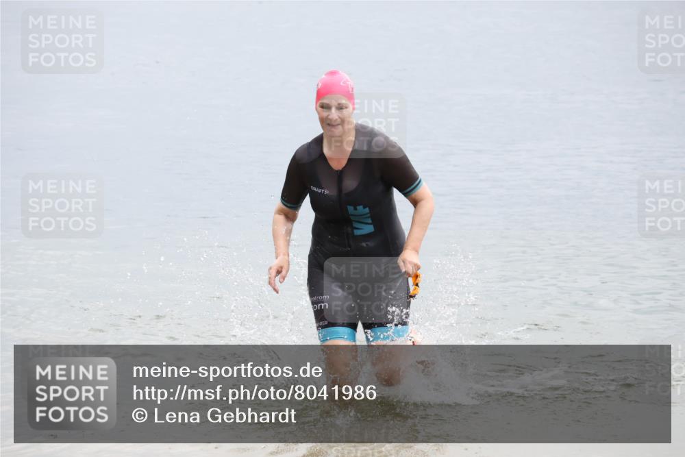 21.06.2025 - 27. Vierlanden-Triathlon Lena Gebhardt http://msf.ph/oto/8041986 15.06.2025 13:11:58 Schwimmen 1224 meine-sportfotos.de