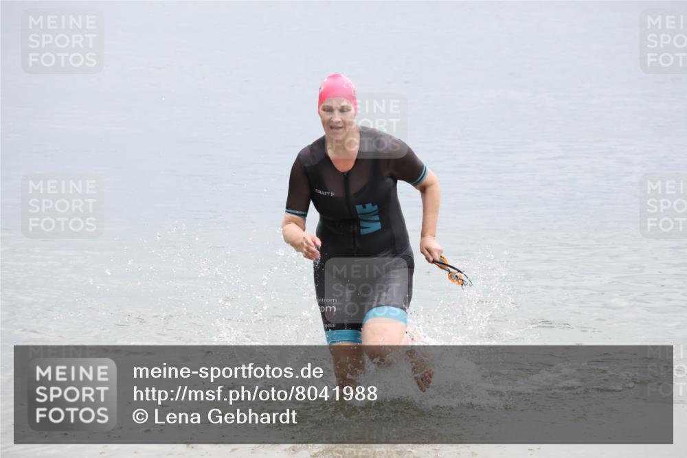 21.06.2025 - 27. Vierlanden-Triathlon Lena Gebhardt http://msf.ph/oto/8041988 15.06.2025 13:11:58 Schwimmen 1224 meine-sportfotos.de