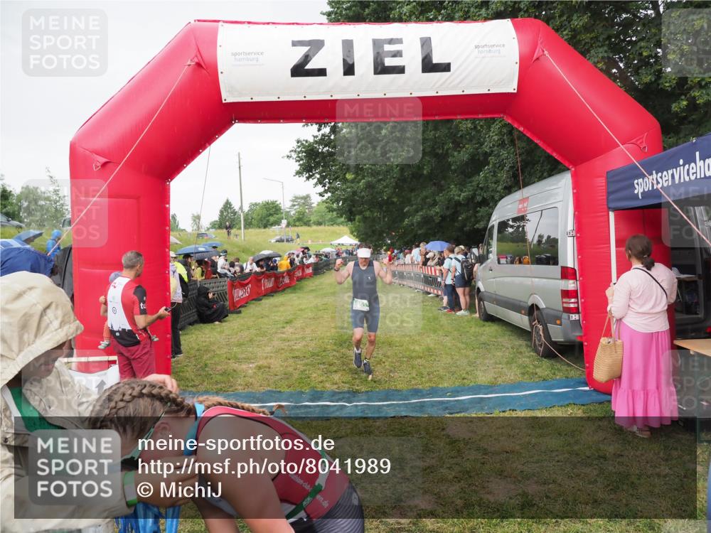 21.06.2025 - 27. Vierlanden-Triathlon MichiJ http://msf.ph/oto/8041989 15.06.2026 13:32:10 Ziel 836, 861, 1072 meine-sportfotos.de