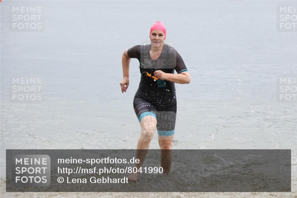 21.06.2025 - 27. Vierlanden-Triathlon Lena Gebhardt http://msf.ph/oto/8041990 15.06.2025 13:11:58 Schwimmen 1224 meine-sportfotos.de