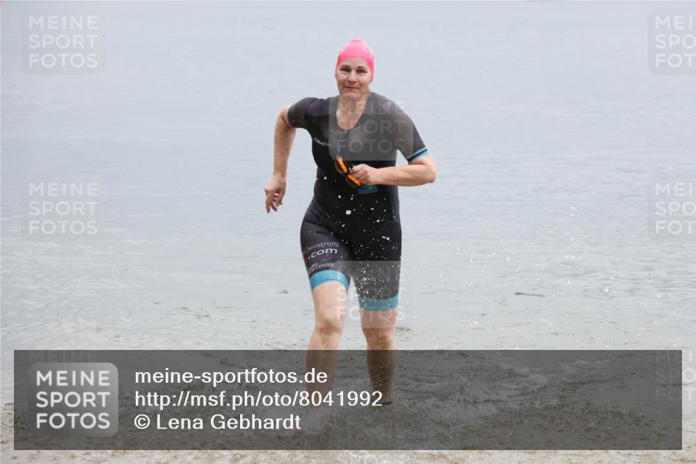 21.06.2025 - 27. Vierlanden-Triathlon Lena Gebhardt http://msf.ph/oto/8041992 15.06.2025 13:11:58 Schwimmen 1224 meine-sportfotos.de
