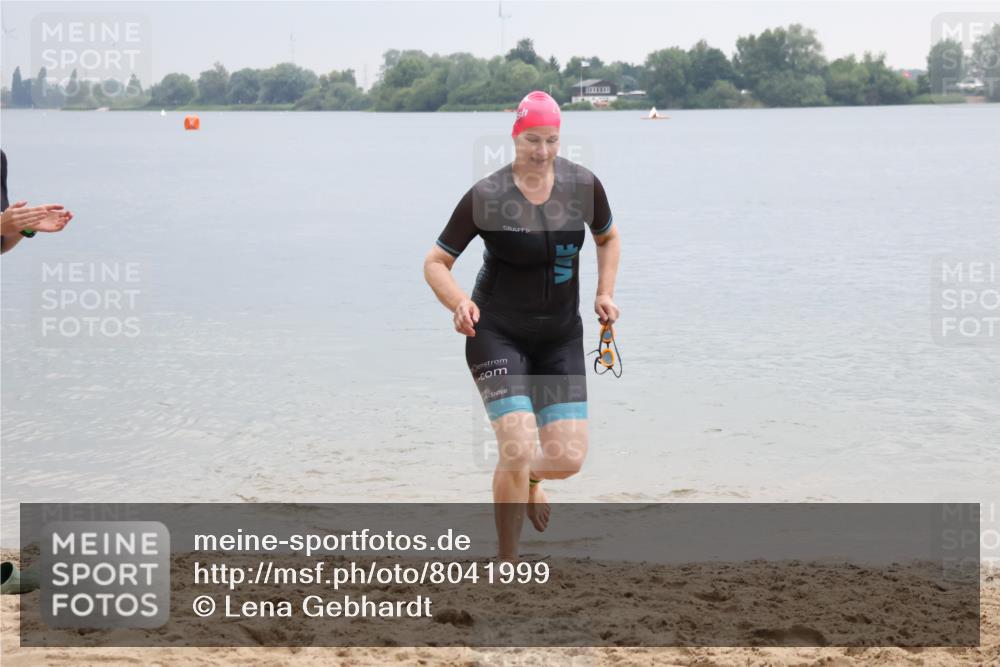 21.06.2025 - 27. Vierlanden-Triathlon Lena Gebhardt http://msf.ph/oto/8041999 15.06.2025 13:12:00 Schwimmen 1224 meine-sportfotos.de