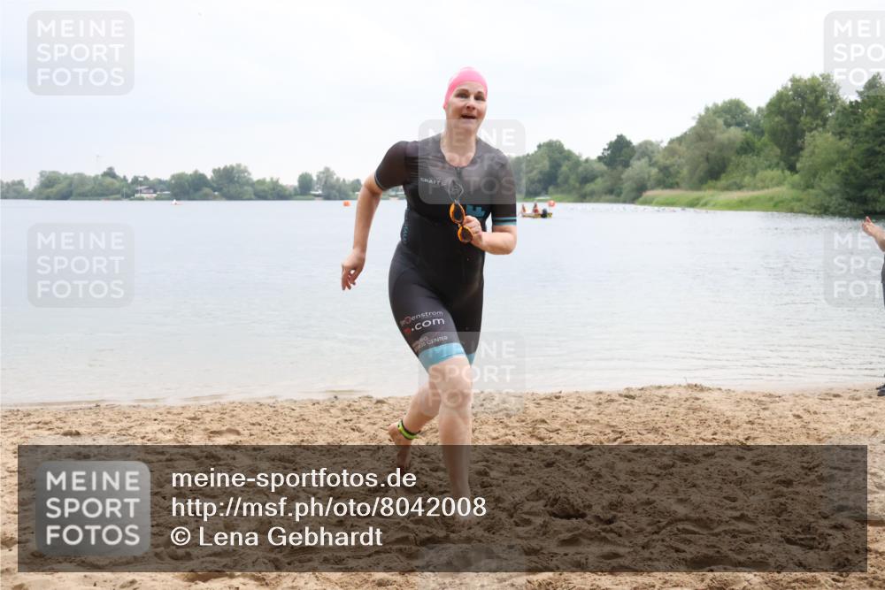 21.06.2025 - 27. Vierlanden-Triathlon Lena Gebhardt http://msf.ph/oto/8042008 15.06.2025 13:12:03 Schwimmen 1224 meine-sportfotos.de