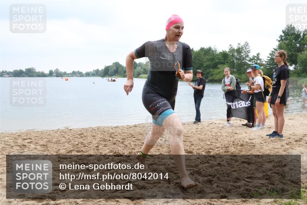 21.06.2025 - 27. Vierlanden-Triathlon Lena Gebhardt http://msf.ph/oto/8042014 15.06.2025 13:12:03 Schwimmen 1224 meine-sportfotos.de